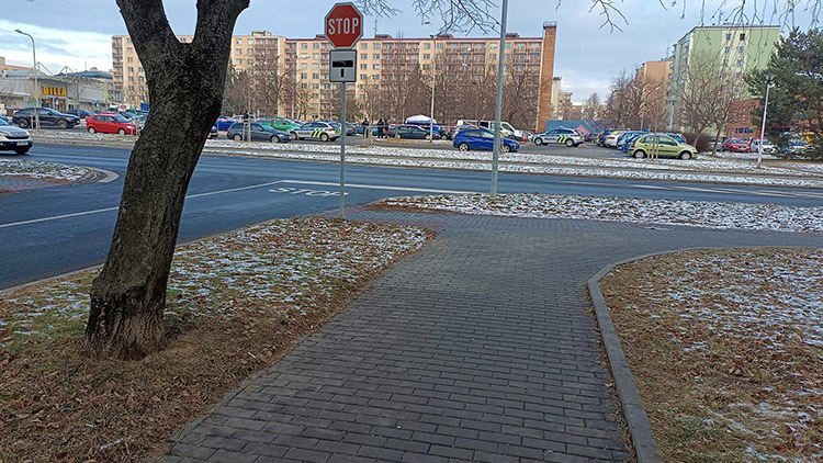 Mrtvola na parkovišti