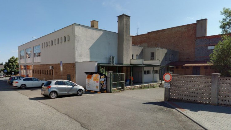 Zákazníci konické prodejny COOP  už parkují ve Vrchlického ulici