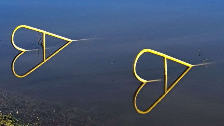 Láska je všude. I na přehradě