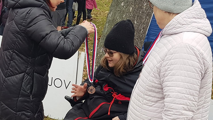 Devět let od bouračky. Zdenička oslavila 30. narozeniny