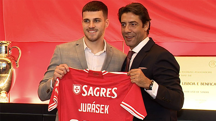 David Jurásek si vyzkouší Bundesligu