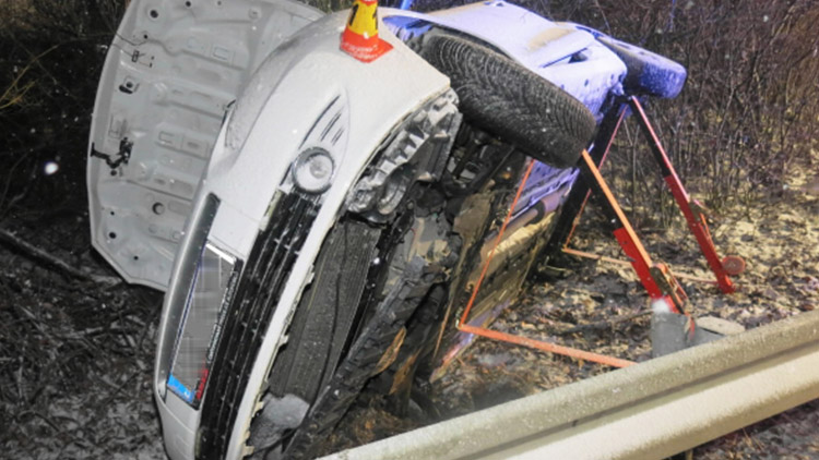 Žena s malým dítětem havarovala