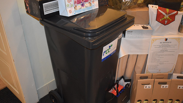 Popelnice v tombole!