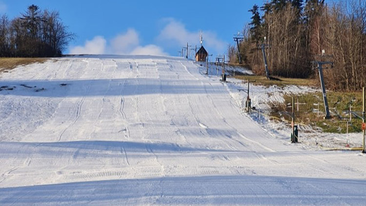 V Kladkách to s lyžováním  nezabalili. Zatím...