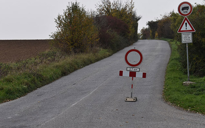 „Okamžitě zakažte vjezd všech vozidel!“ naléhají spolumajitelé „staré“ do Olšan