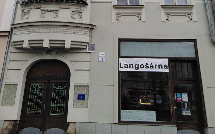 Město nabízí k prodeji dům na Žižkově náměstí