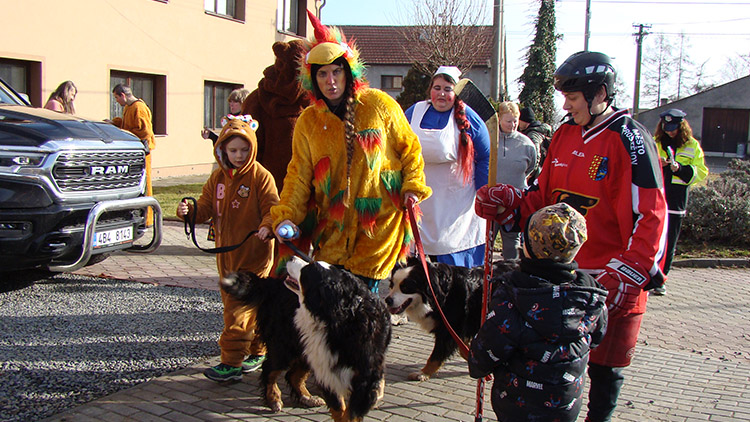 V Dětkovicích navštívily maškary každý dům
