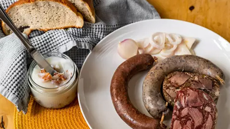    Charitativní zabijačkové hody ve Vřesovicích