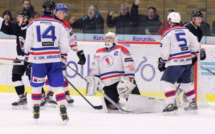 Nebohé Hradiště... Eskáčko ho vypráskalo!