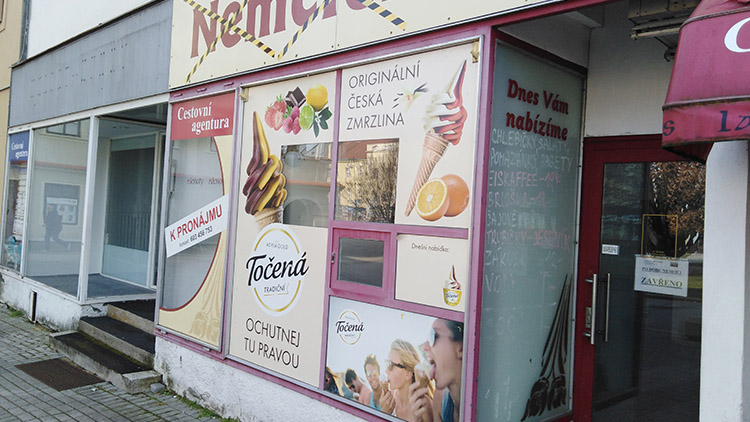 Smutný pohled  na náměstí