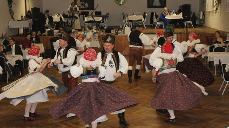 Plumlov na plese rozjel  sbírku na opravu zámku