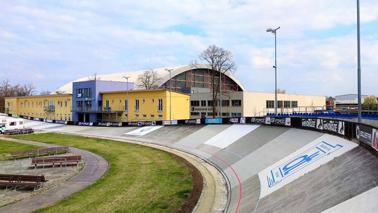 Rekonstrukce oválu velodromu se letos dokončí