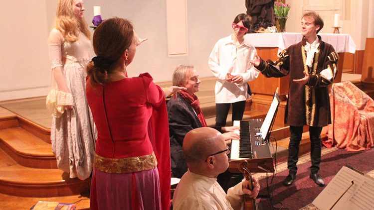 Husův sbor se proměnil v Labyrint plný hudby