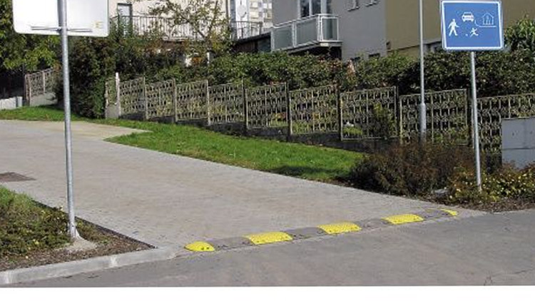 Zpomalovací prahy u školky
