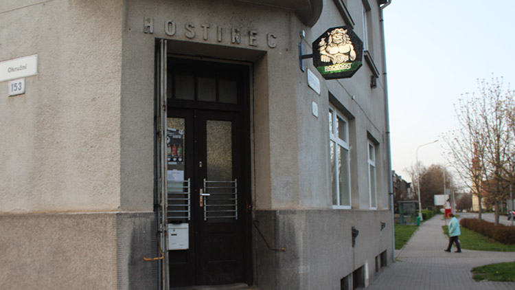 Štamgasti slaví. Hostinec U Posledního haléře opět otevřel