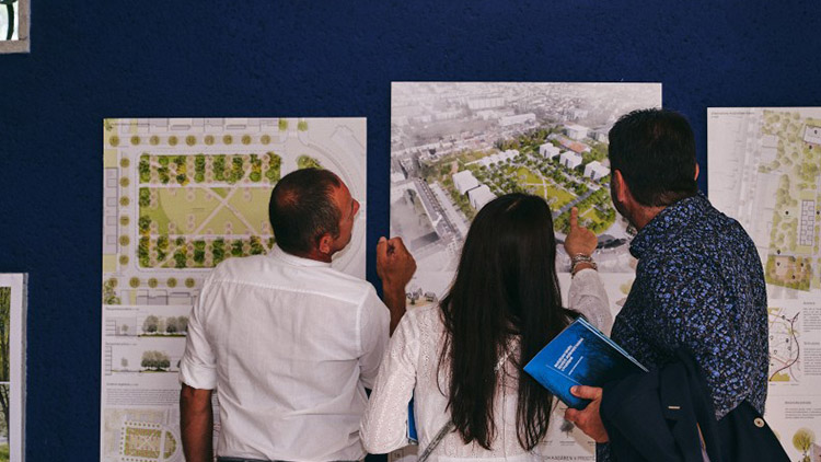 Radní a úředníci diskutovali s občany o lokalitě v Jezdecké ulici   