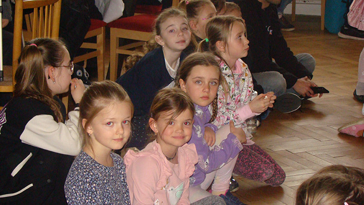 V Určicích vítali jaro hasiči s pohádkou