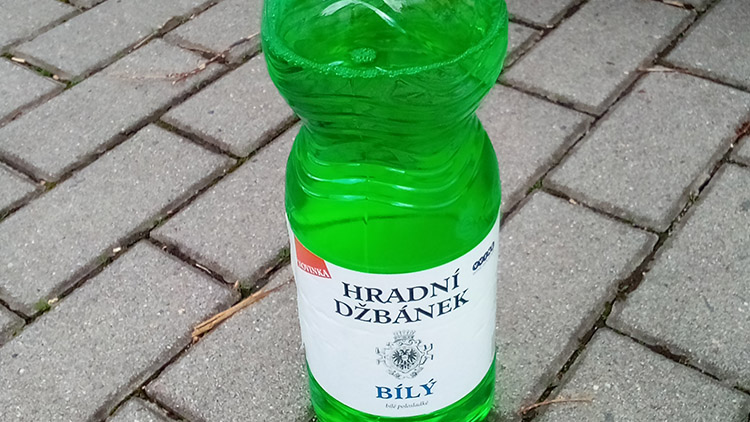 Popíjeli na zastávce