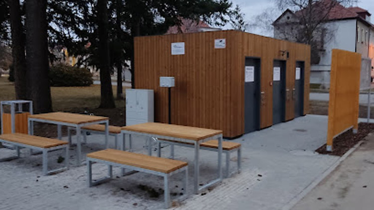 Před 10 lety: Milionový „hajzlík“ se už staví