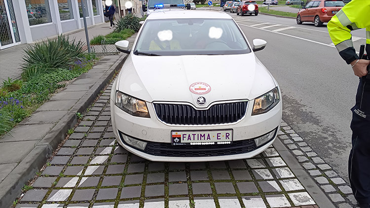 Cizinka se chlubila podivnou značkou