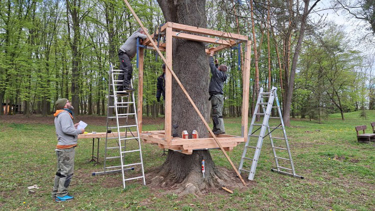 U Hloučely U Matesů roste nové dětské hřiště