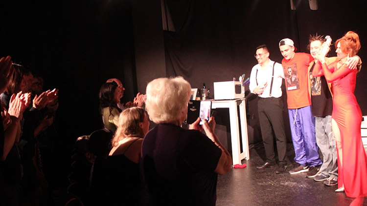 V Divadle Point máchali kvérem Jako naprostý šílenci