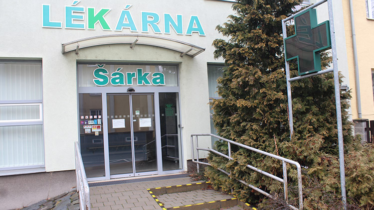 Autobusy na Šárce zastavují u „lékárny“