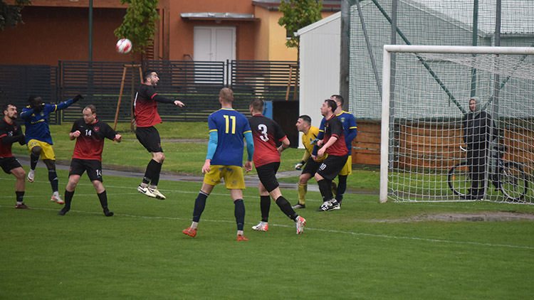 Souboj o čelo pro Klenovice.Derby ale přineslo dobrou podívanou