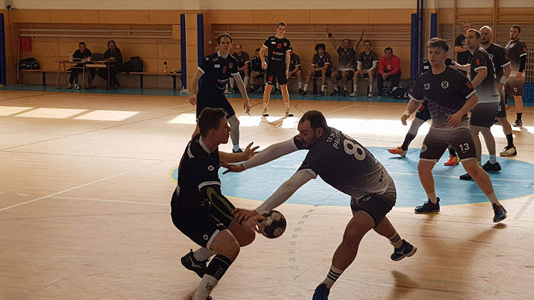 Skvěle hrající Sokol II vedl nad Olomoucí o pět gólů,  ale vydržel jen čtyřicet minut a pak tradičně odpadl