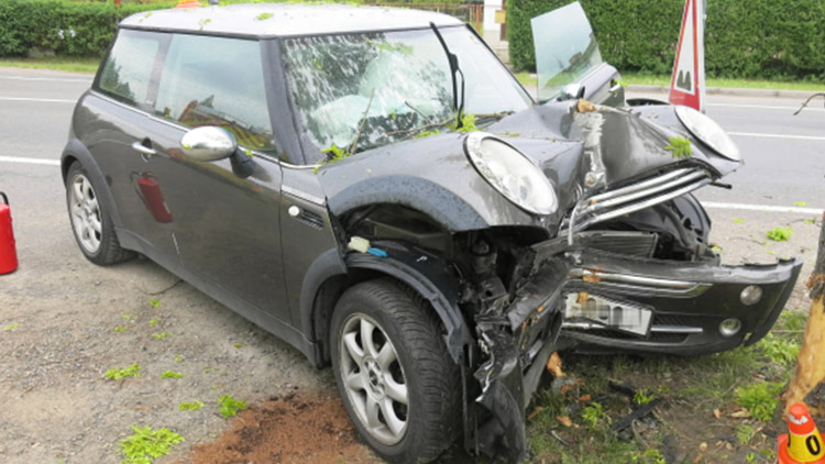 Na rovince v Mostkovicích  to napral do stromu!