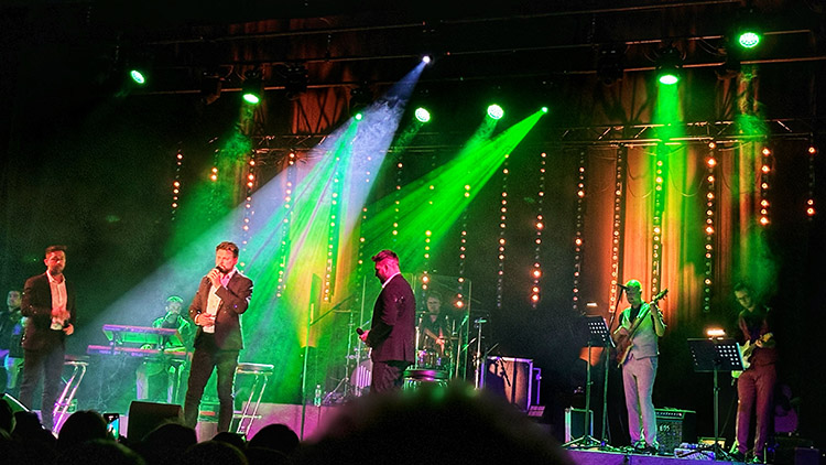 Muzikály naruby diváky bavily