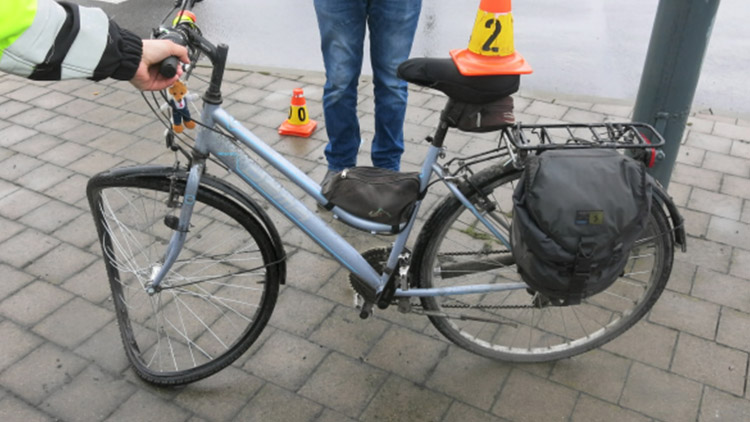 Na rondelu v Olomoucké  SRAZIL CYKLISTU