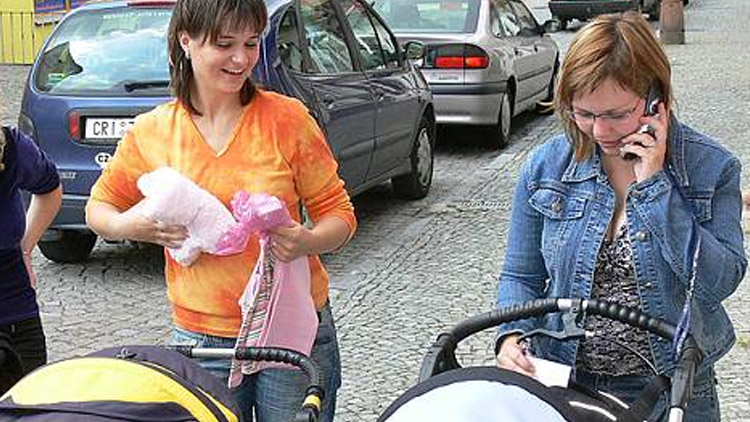 Facebookové matky plodí němé děti  