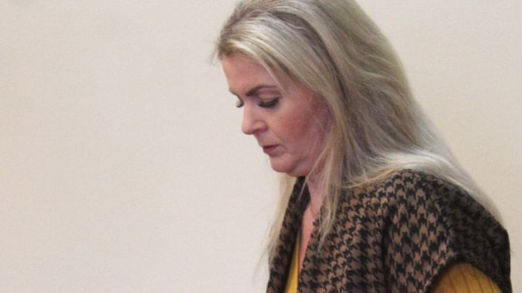 AKTUALIZOVÁNO: Manželka bankrotáře odsouzena. Peníze poslala rodině