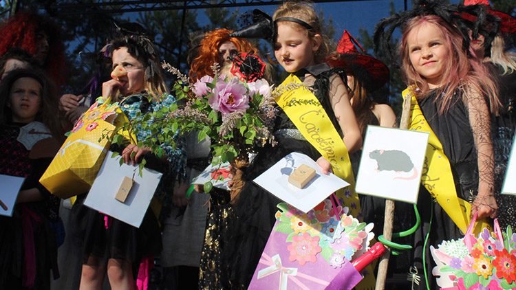 Miss čarodějnice se v Plumlově stala pětiletá Magdalenka
