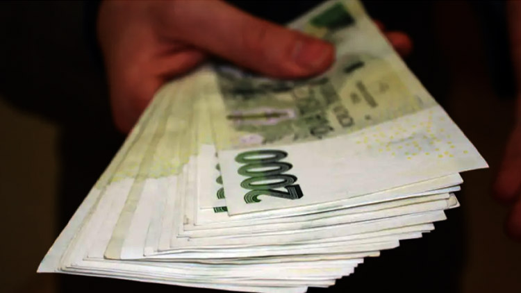 Průměrná mzda v kraji opět stoupla. Na 41 880 korun