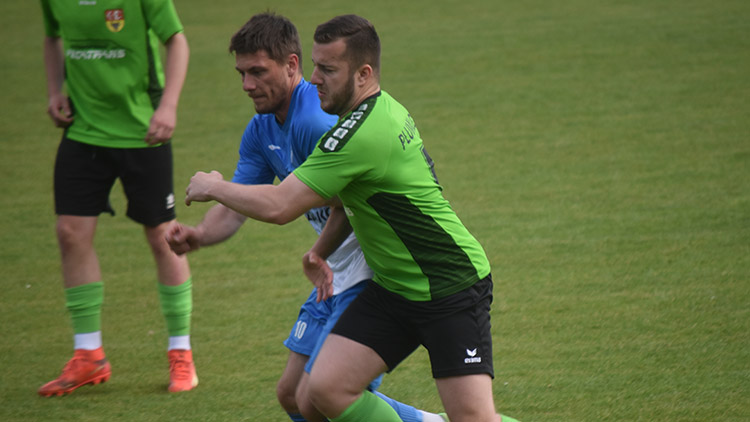 Obhájce titulu zvládl úvodní krok.V Plumlově zazářil čtyřgólový Halouzka