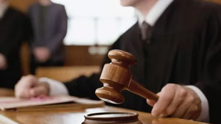 Dva roky basy pro tyrana