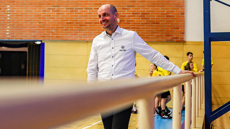 "U korfbalu mě drží ohromné kamarádství, super parta a úspěchy" říká trenér David Konečný