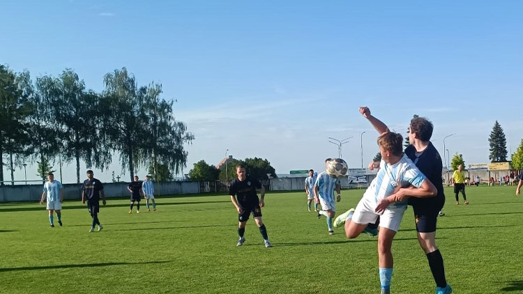 Kostelec zvládl souboj s posledním