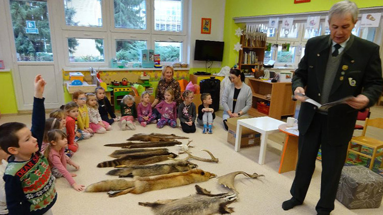Myslivci z Bílovic-Lutotína pracují pro přírodu i ve školce