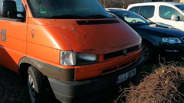 V ulicích Prostějova překáží tři autovraky