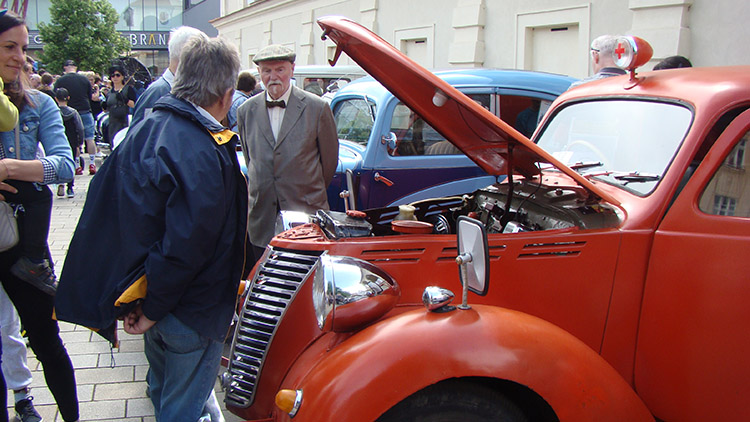 Náměstí v Prostějově patřilo auto a moto historii