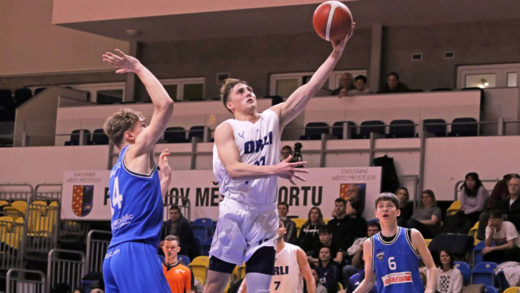 Poslední dva zápasy na palubovkách soupeřů