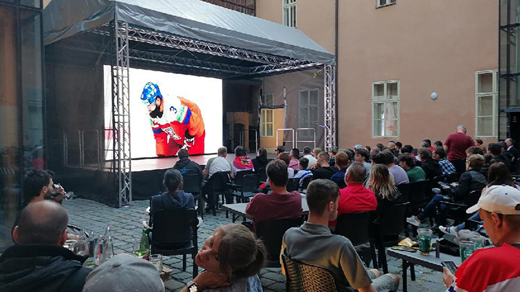 Hokejisty hnalo ke zlatu  osazenstvo prostějovského zámku