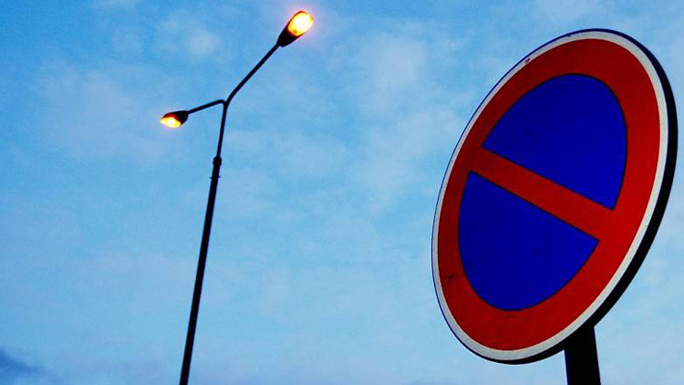 U silnice už nezaparkují