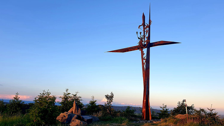 „Bělák“ nově střeží Kříž srdce