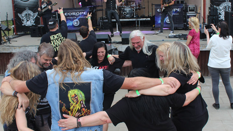 Stovky lidí na Revival festu se bavily i mokly