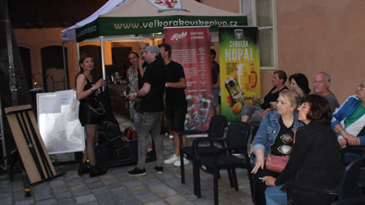 Velkorakovský minipivovar oslavil na zámku narozeniny