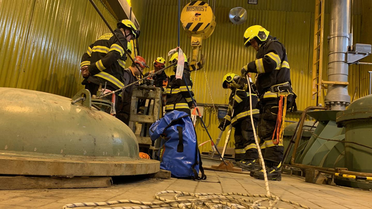 Několikahodinová záchrana čtyř dělníků, Loučná nad Desnou.